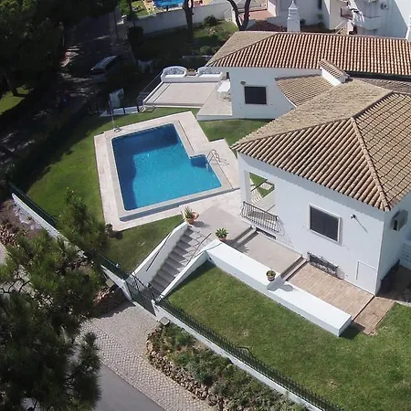 Ninita Vilamoura